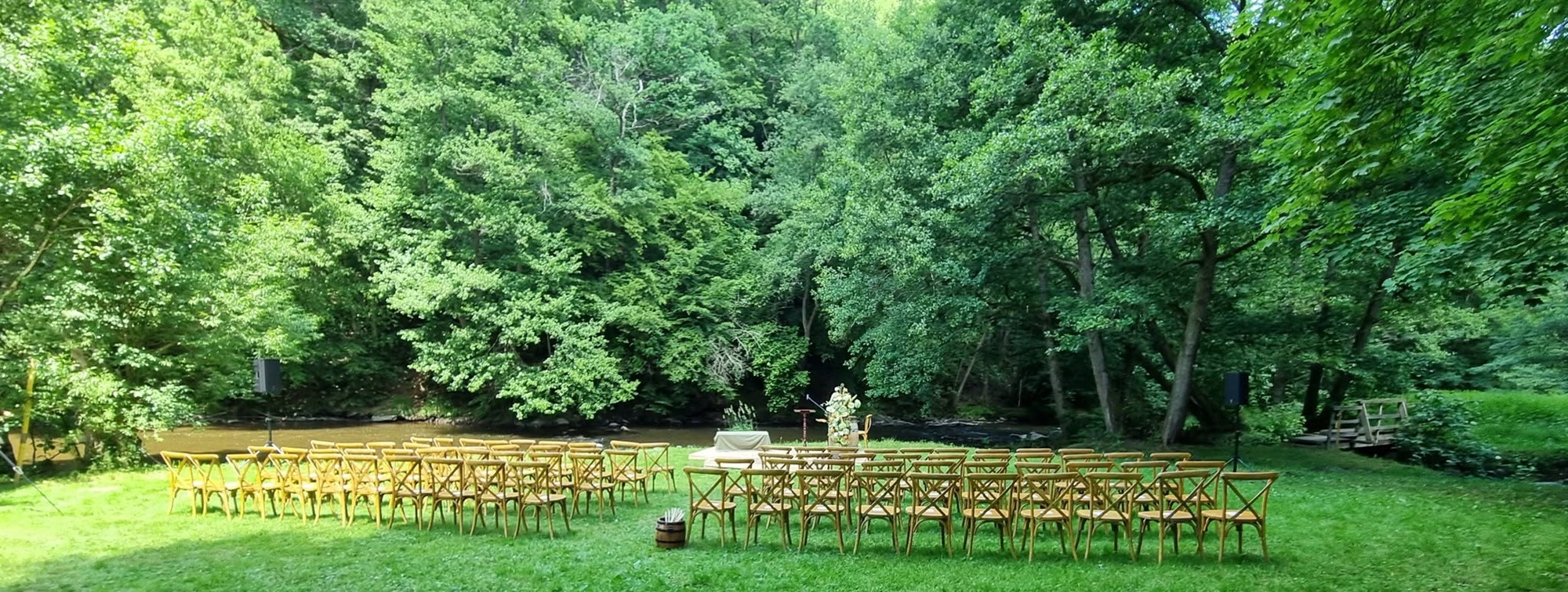 Ceremonie met professioneel geluid aan de Ourthe